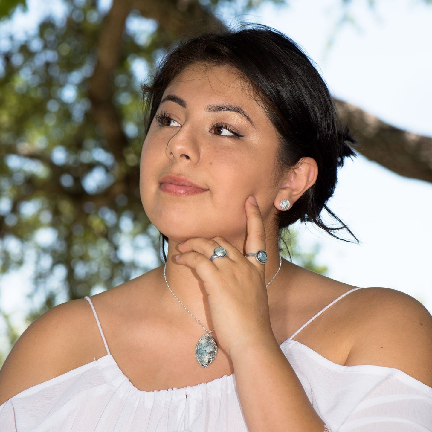 Pendientes redondos de cristal de la antigua Roma con malla de alambre tejido