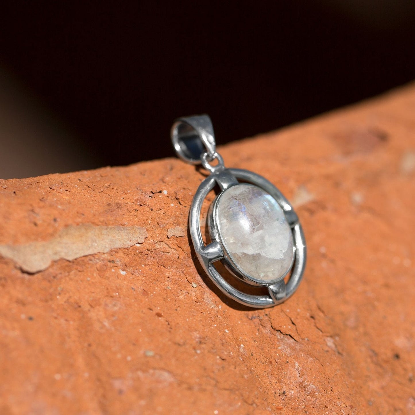 Colgante de piedra lunar arcoíris