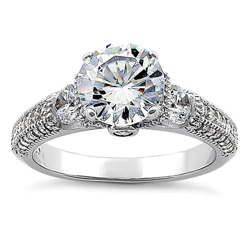 Anillo de compromiso prístino de plata de ley con circonita transparente de talla redonda