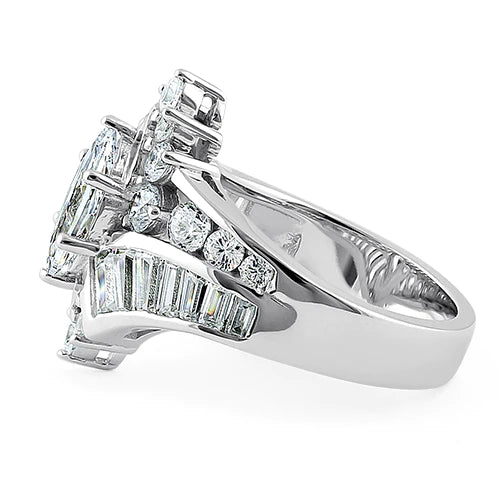 Anillo de compromiso con circonita transparente de talla marquesa reflectante en plata de ley