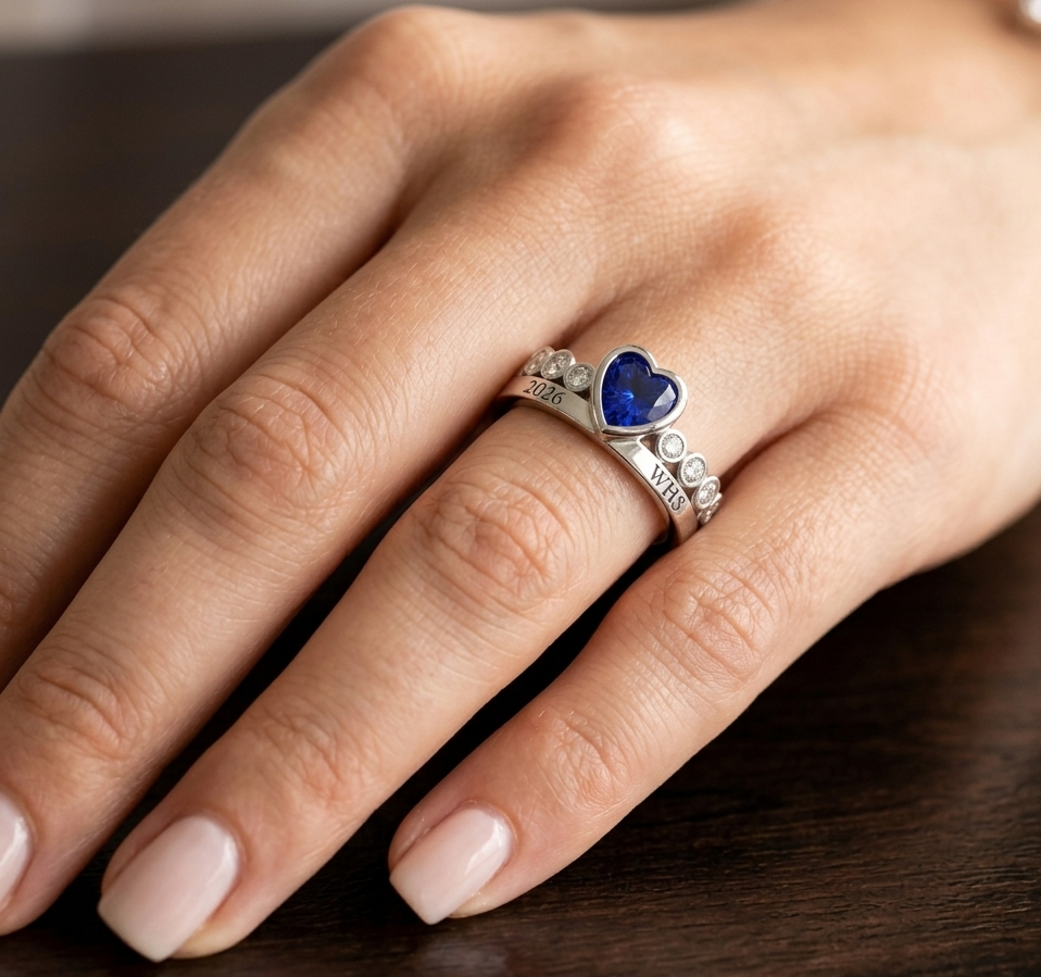 Graduates Crown Class Ring