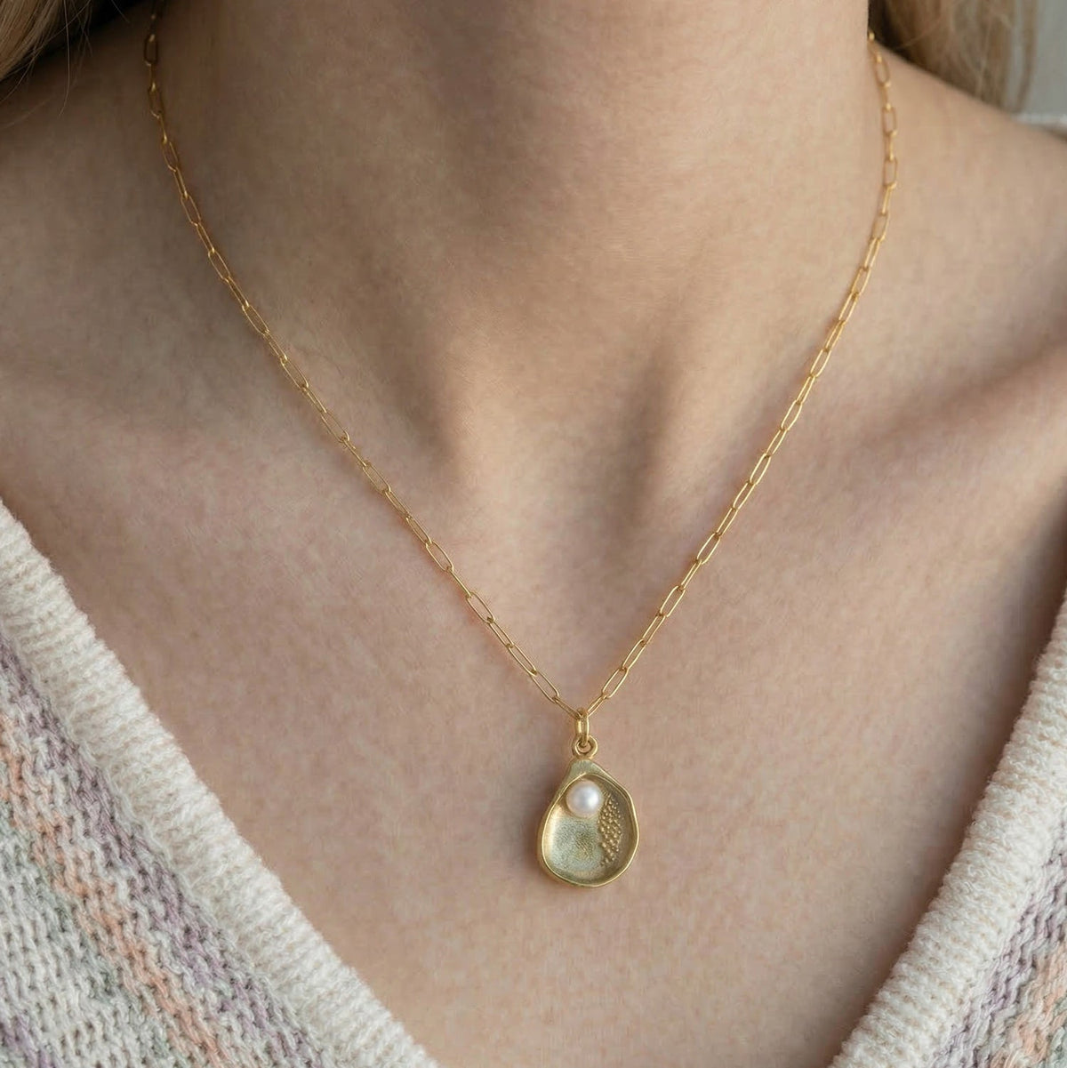 18 Karat Gold PVD Imitation Pearl and Shell 3D Charm