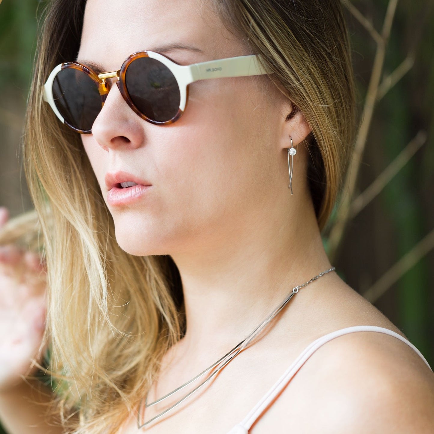 Pendientes de alambre fino chapado en rodio con circonita cúbica