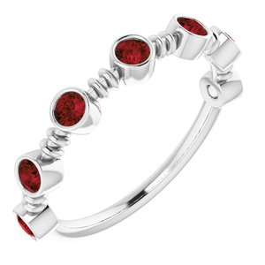 Anillo de platino con granate de Mozambique en engaste de bisel
