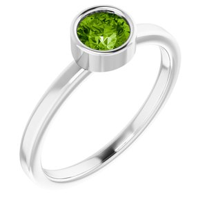 Anillo redondo de 5 mm de plata de ley rodiada con imitación de peridoto