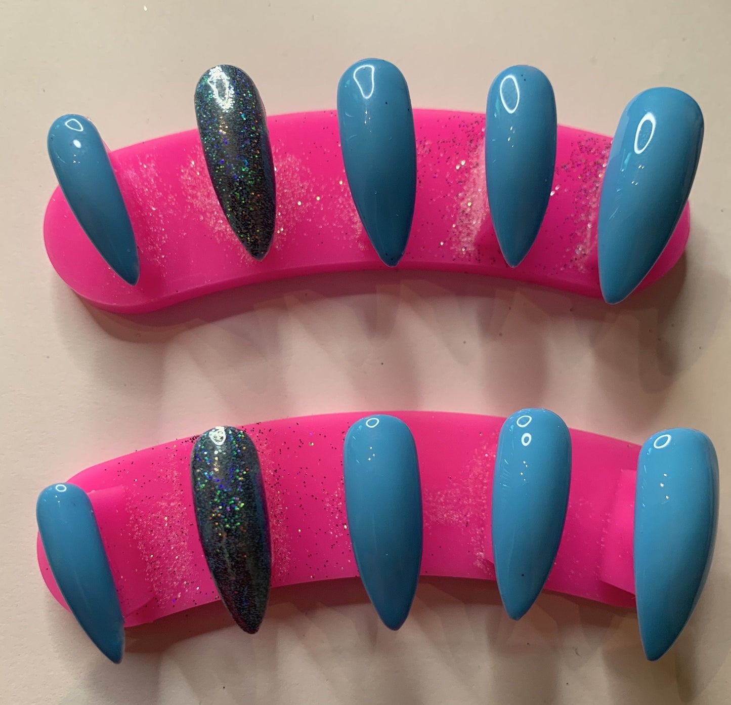 “Baps” Nail Set