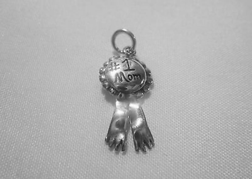 Dije de cinta de mamá 