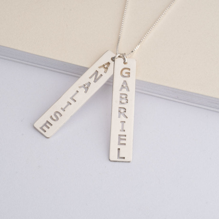 Collar de plata de ley con doble barra vertical